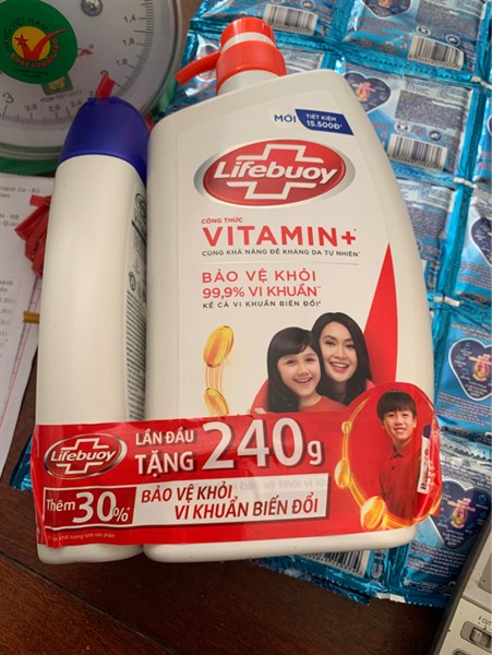 Sữa tắm Lifebuoy kẹp